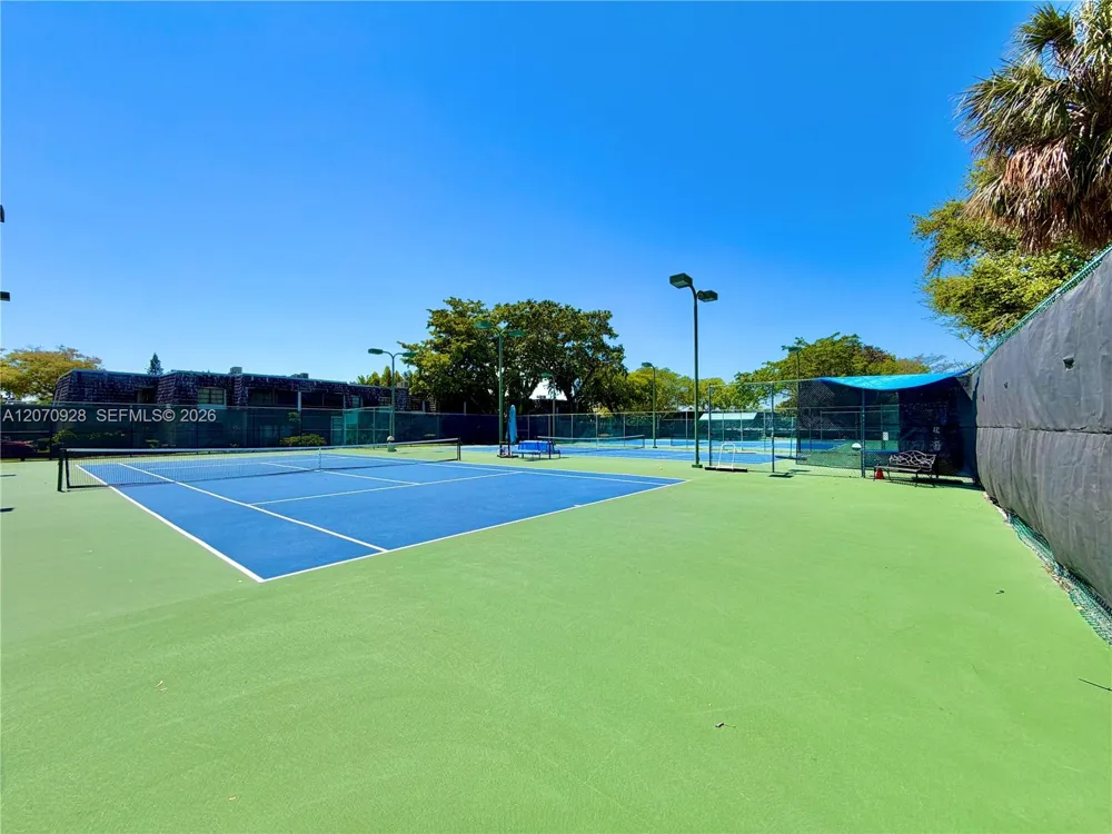 3095 Oakland Forest Dr #104 Oakland Park, FL 33309