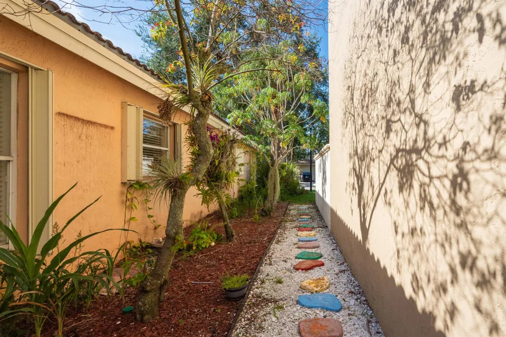 4977 Victoria Circle West Palm Beach, FL 33409