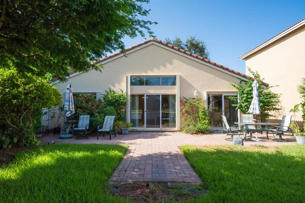 4977 Victoria Circle West Palm Beach, FL 33409