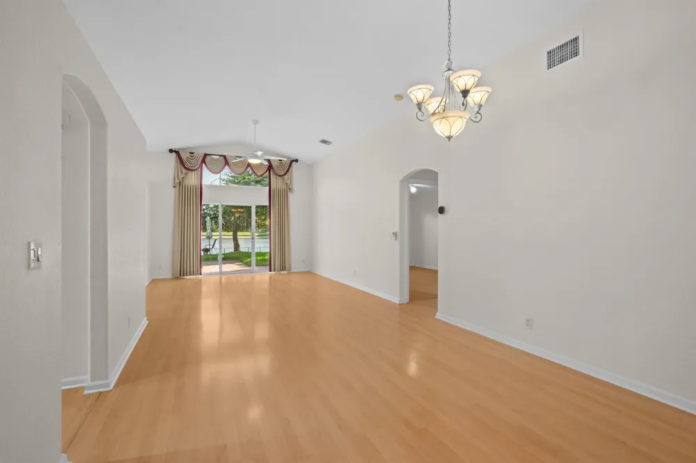 4977 Victoria Circle West Palm Beach, FL 33409