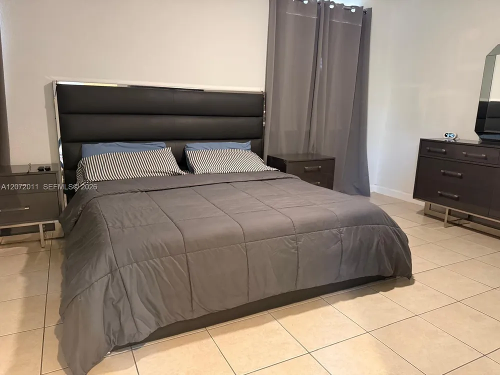 14949 SW 8th Ter #14949 Miami, FL 33194