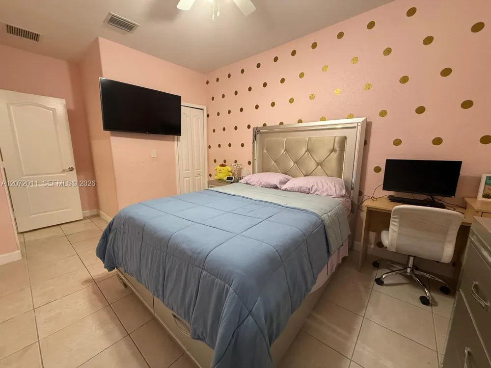 14949 SW 8th Ter #14949 Miami, FL 33194