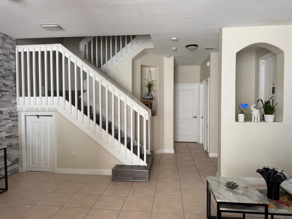 14949 SW 8th Ter #14949 Miami, FL 33194