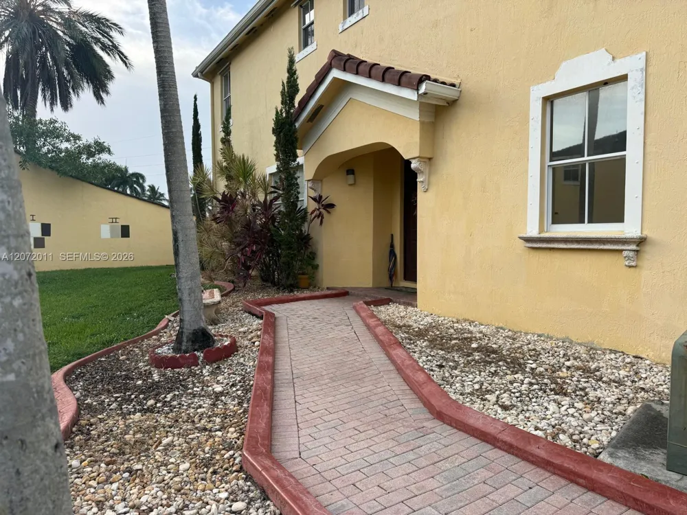 14949 SW 8th Ter #14949 Miami, FL 33194