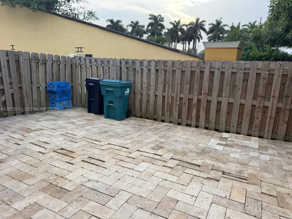 14949 SW 8th Ter #14949 Miami, FL 33194