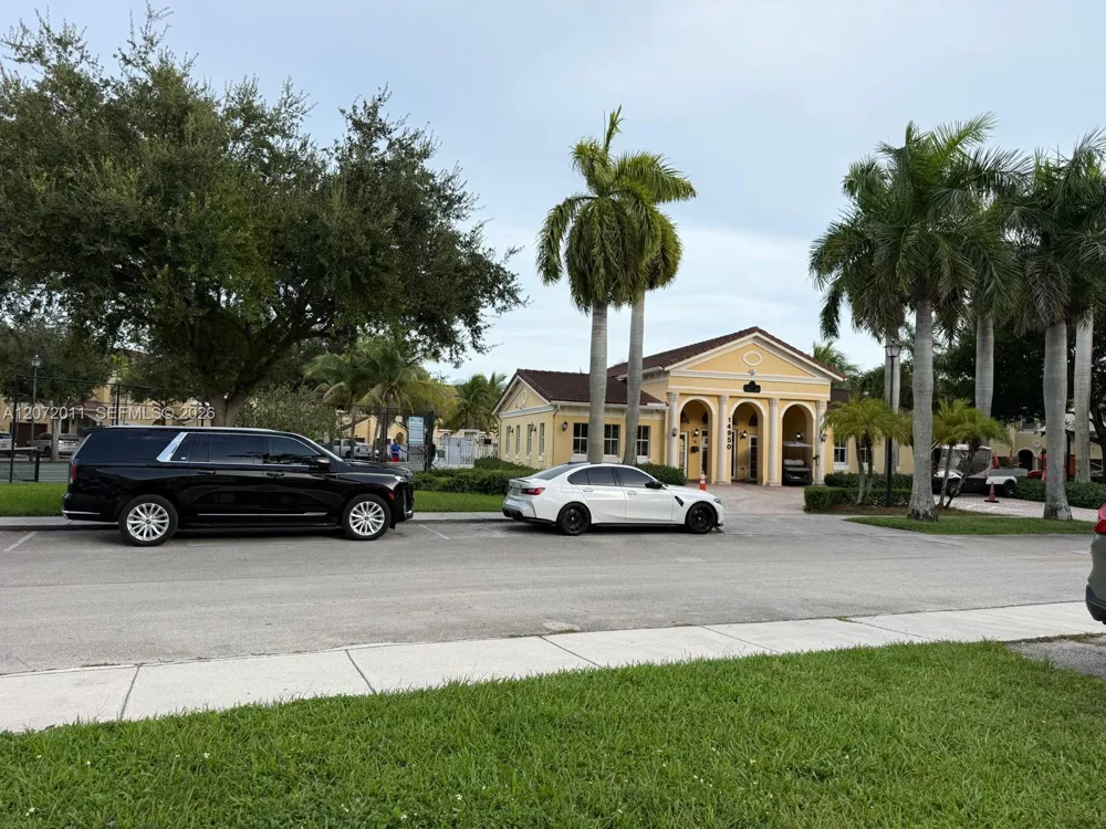 14949 SW 8th Ter #14949 Miami, FL 33194