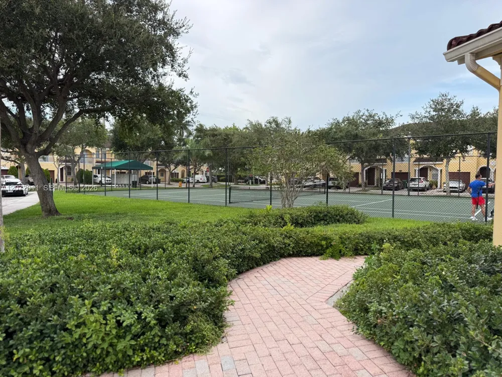 14949 SW 8th Ter #14949 Miami, FL 33194