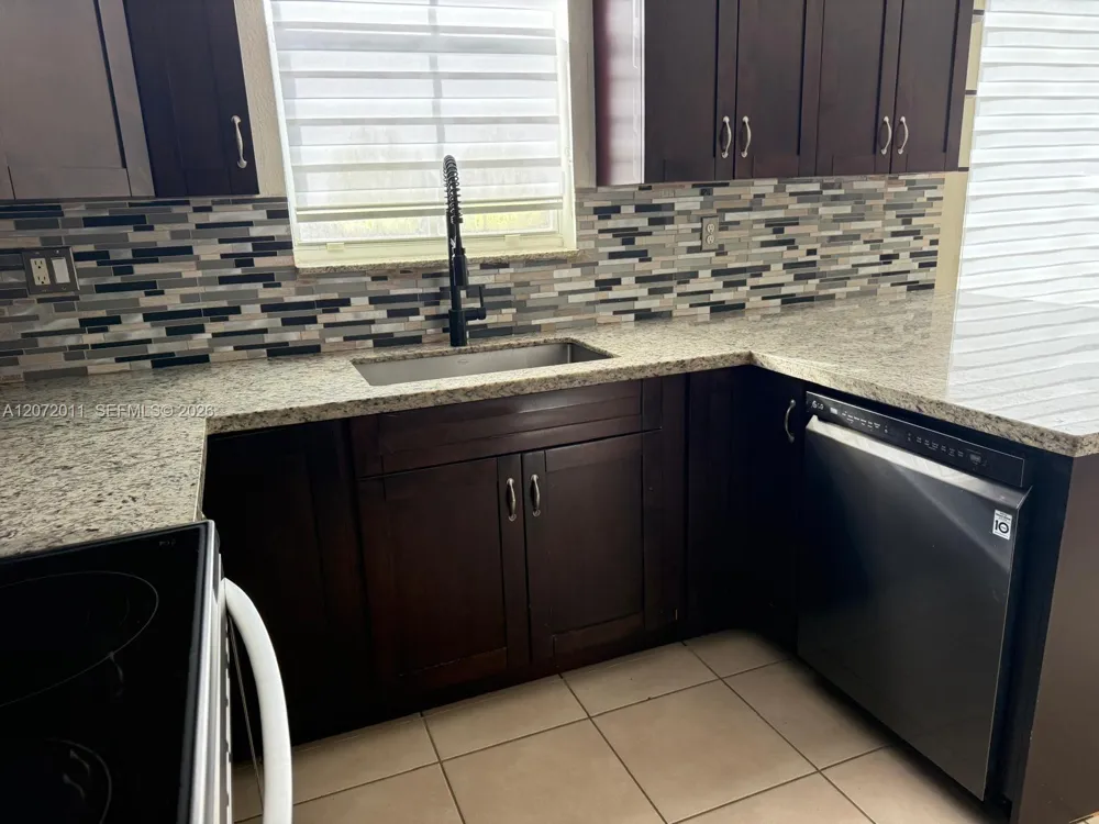 14949 SW 8th Ter #14949 Miami, FL 33194