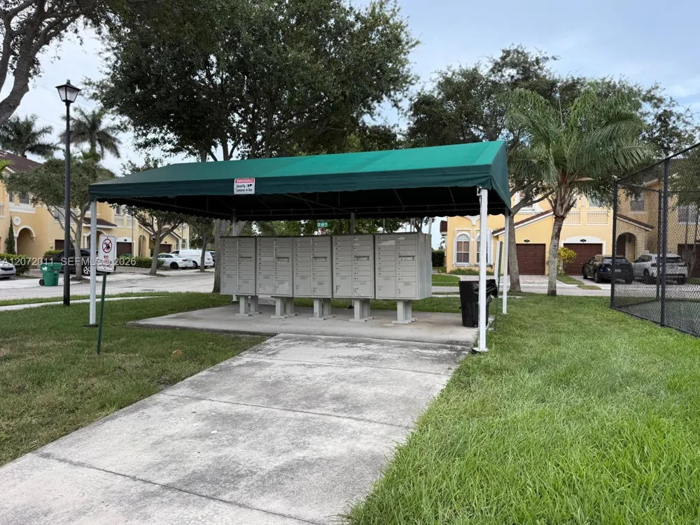 14949 SW 8th Ter #14949 Miami, FL 33194