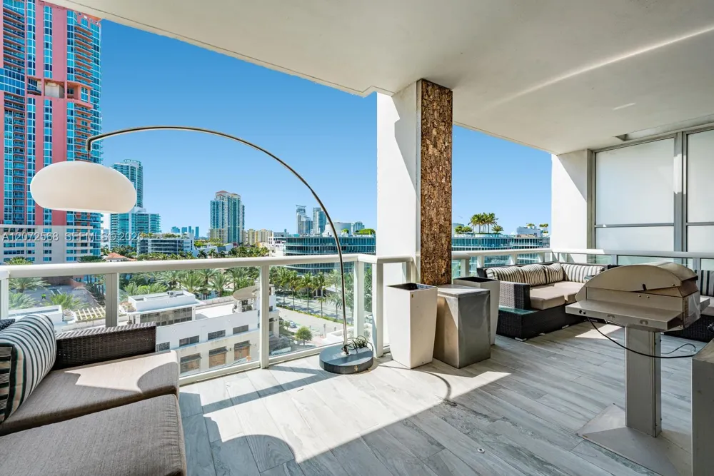 50 S Pointe Dr #905 Miami Beach, FL 33139