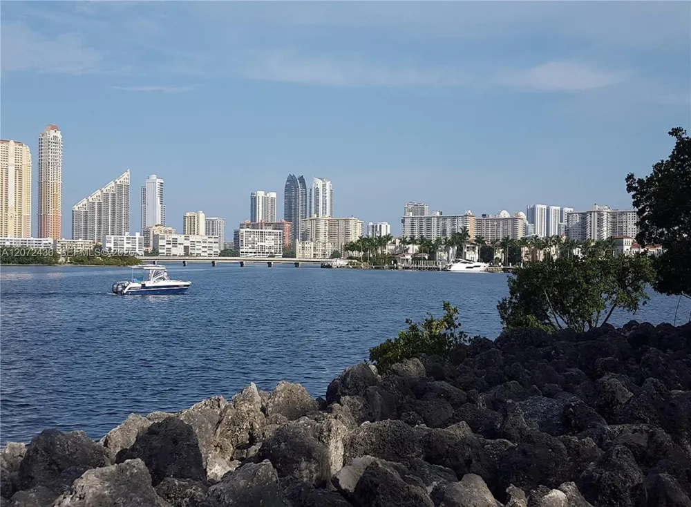 3215 NE 184 ST #14302 Aventura, FL 33160