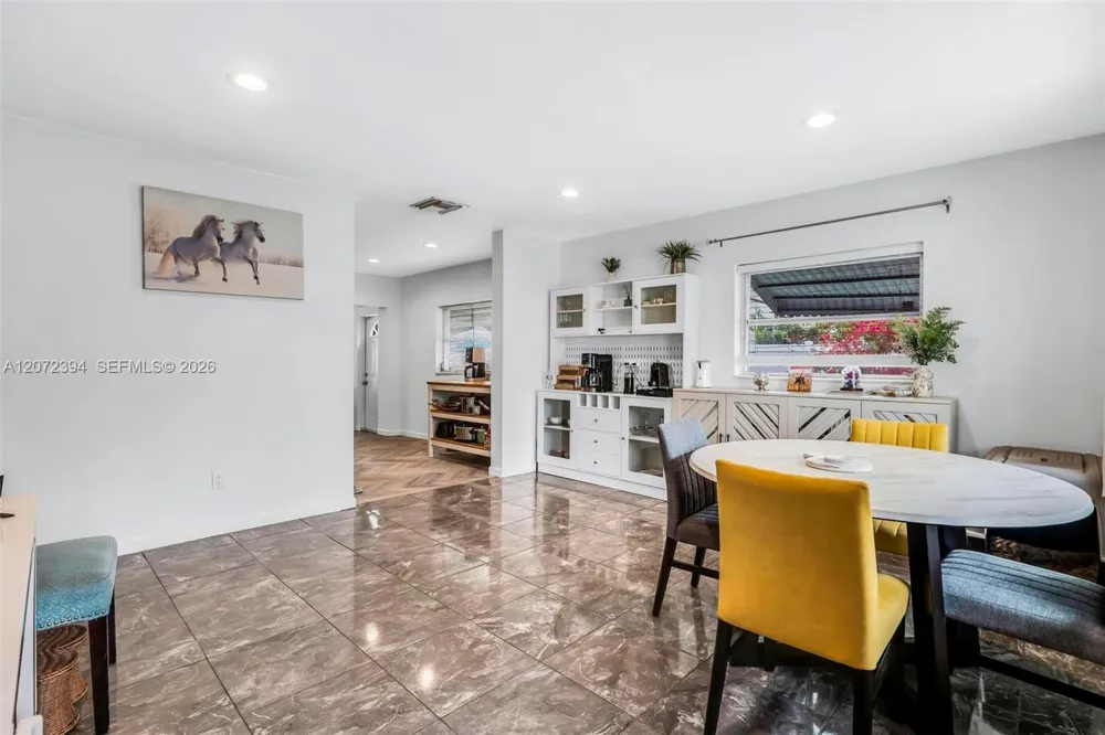 7211 NW 76th St Tamarac, FL 33321