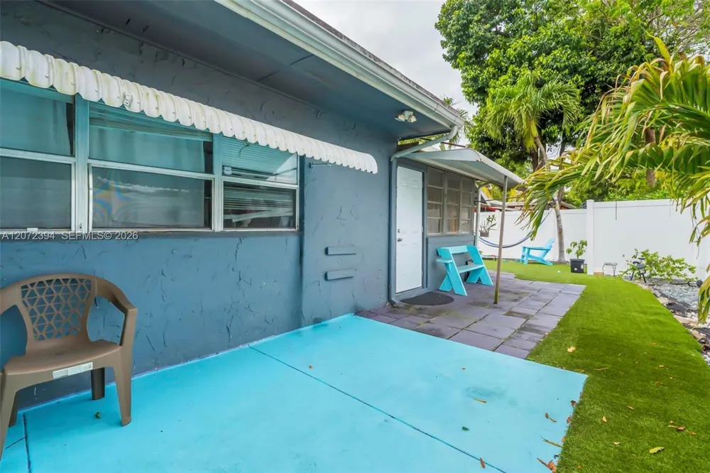 7211 NW 76th St Tamarac, FL 33321