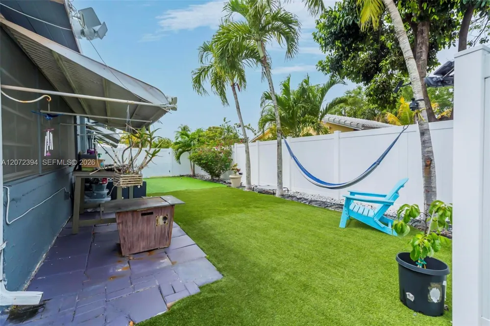 7211 NW 76th St Tamarac, FL 33321