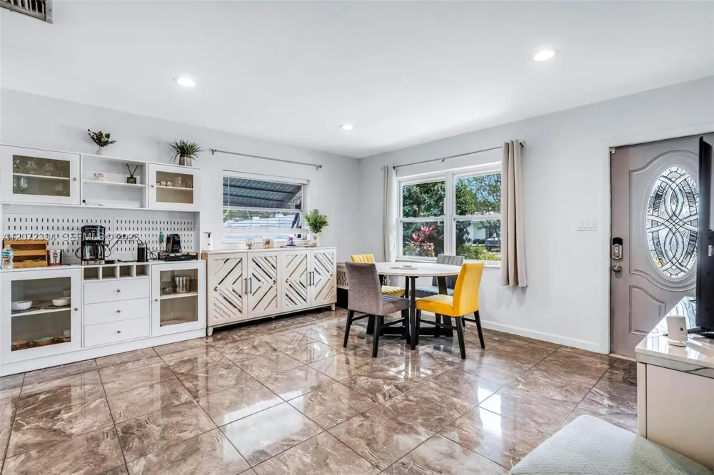 7211 NW 76th St Tamarac, FL 33321