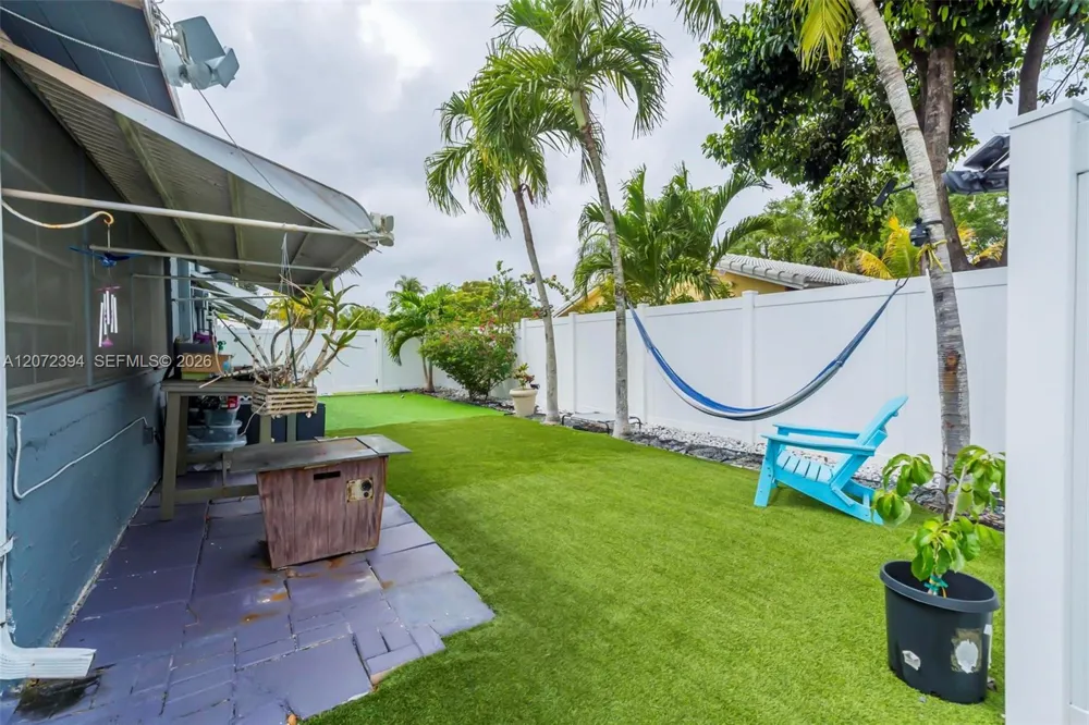 7211 NW 76th St Tamarac, FL 33321