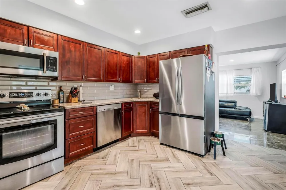 7211 NW 76th St Tamarac, FL 33321