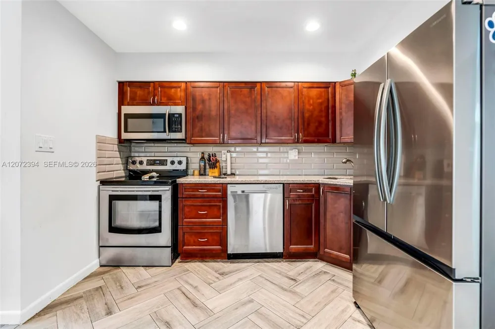7211 NW 76th St Tamarac, FL 33321