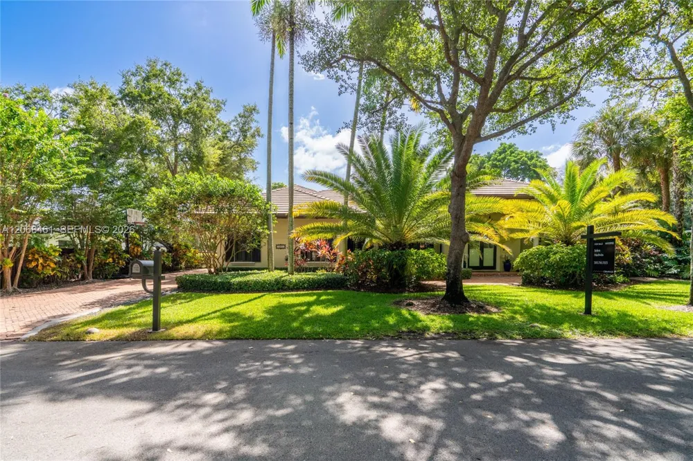 10601 SW 72nd Ct Pinecrest, FL 33156