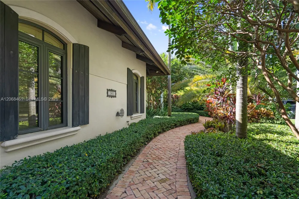 10601 SW 72nd Ct Pinecrest, FL 33156