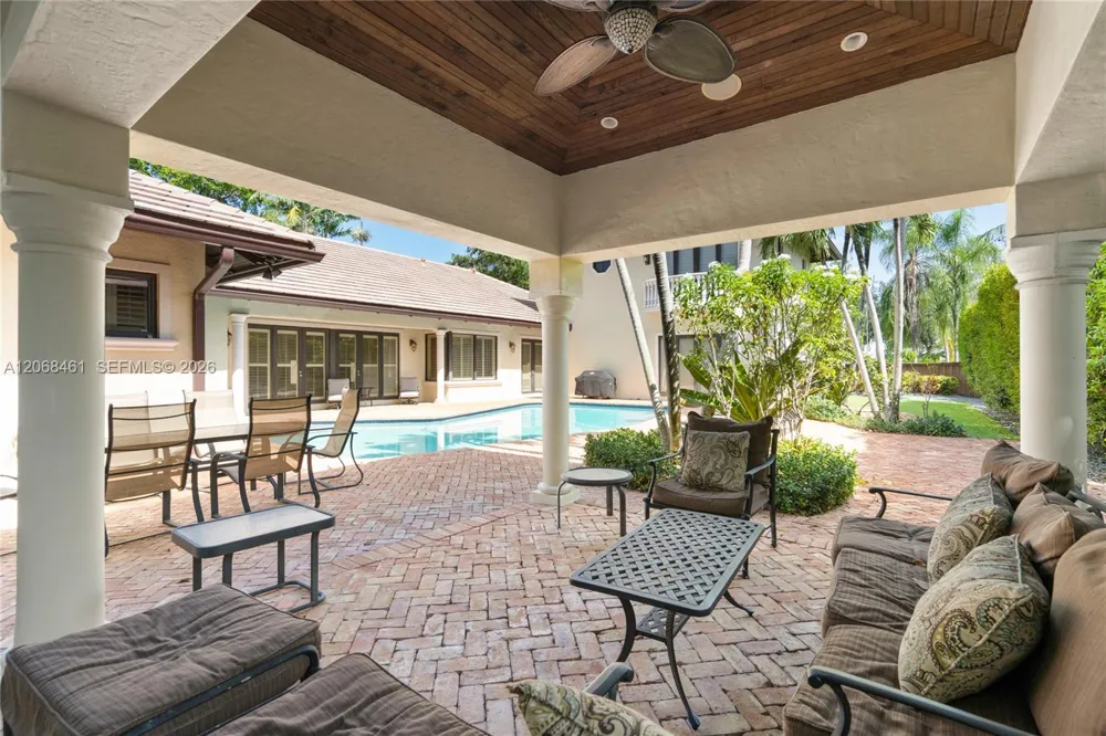 10601 SW 72nd Ct Pinecrest, FL 33156