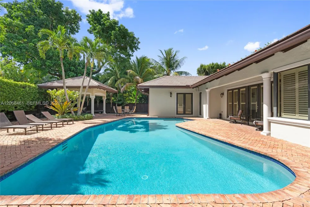 10601 SW 72nd Ct Pinecrest, FL 33156