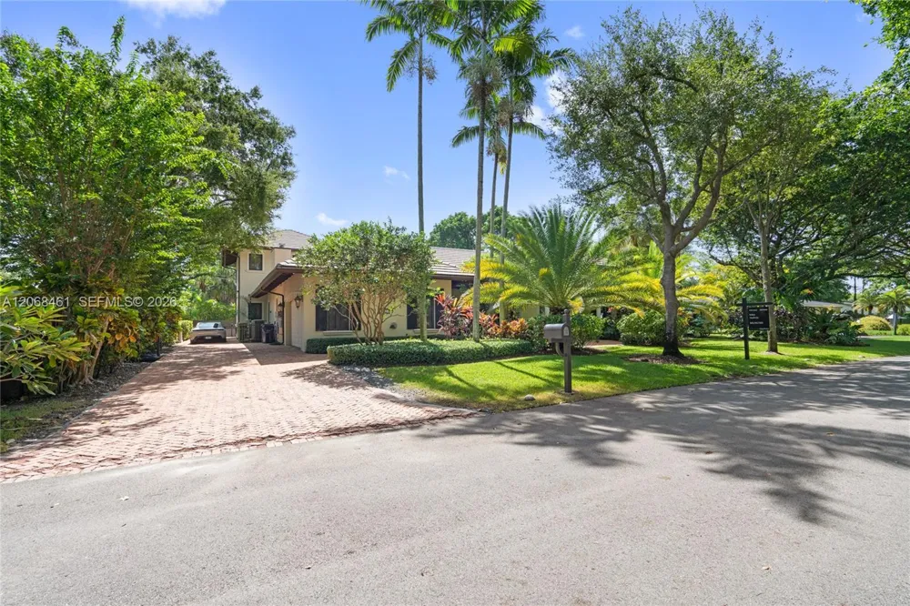 10601 SW 72nd Ct Pinecrest, FL 33156