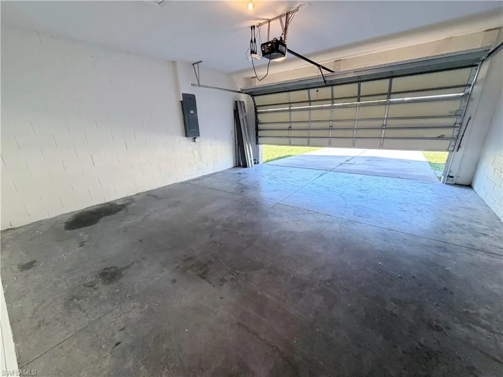 1621 SW 10th Avenue Cape Coral, FL 33991