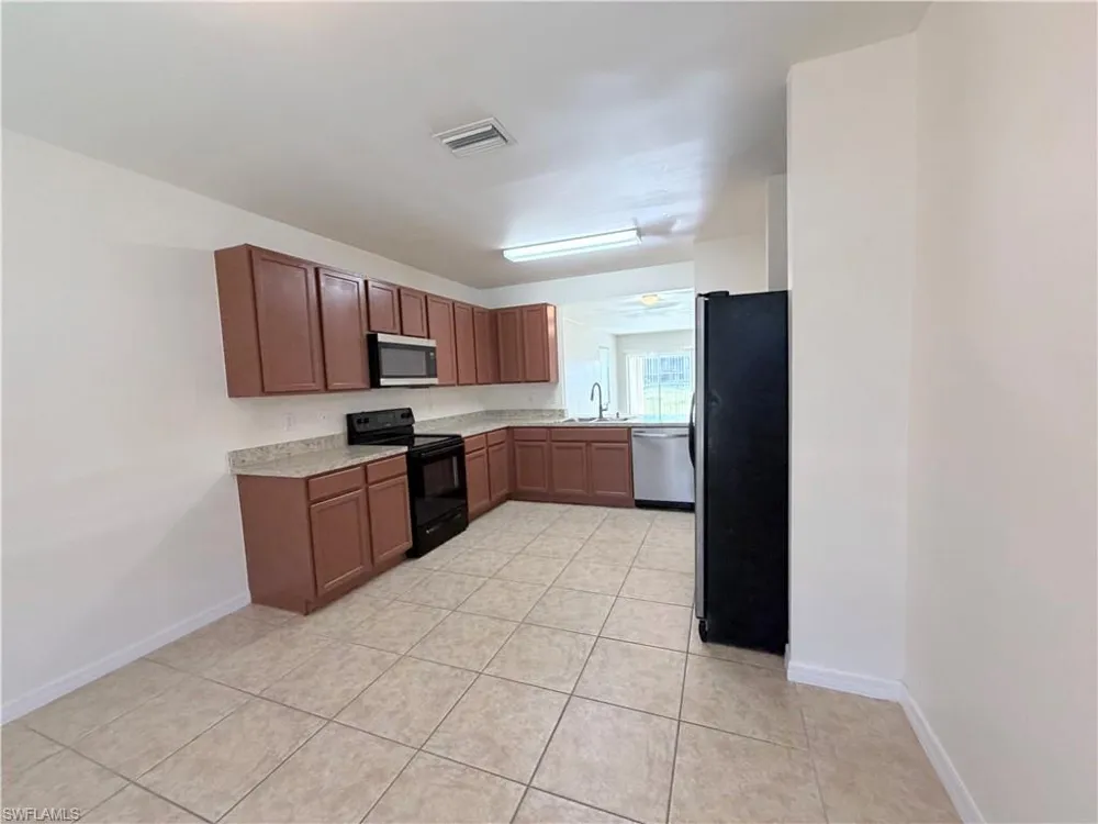1621 SW 10th Avenue Cape Coral, FL 33991
