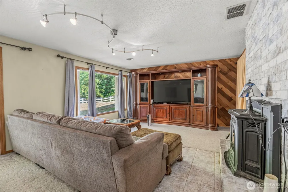 891 Young Road Kelso, WA 98626