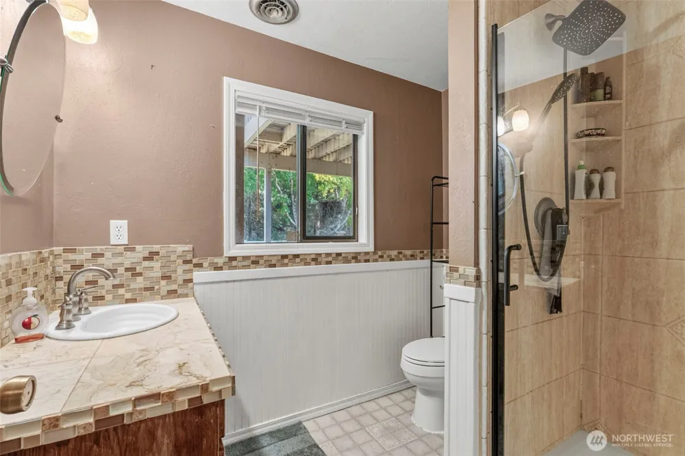 891 Young Road Kelso, WA 98626