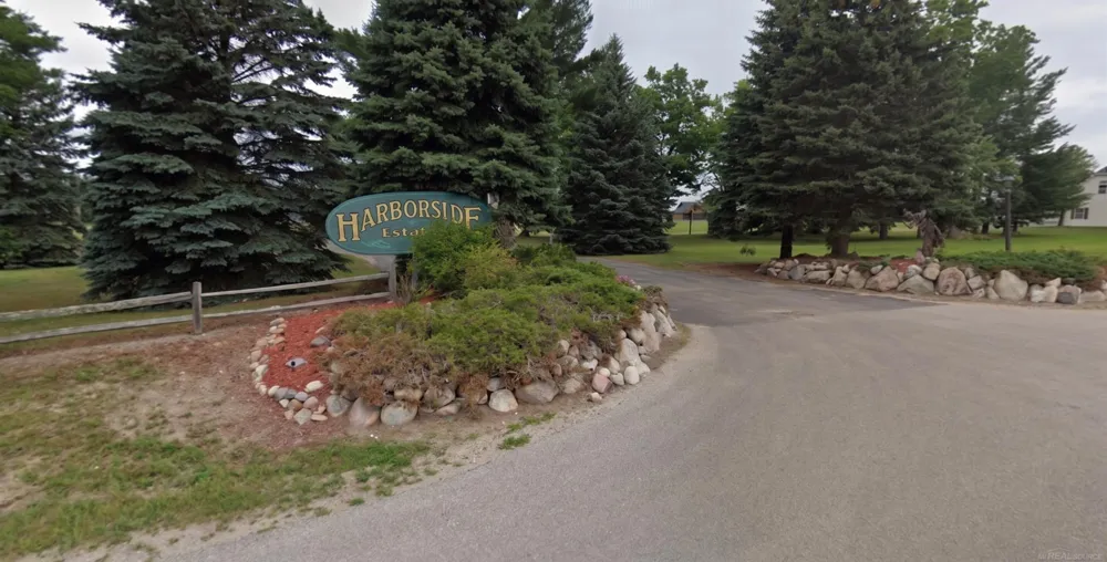 1228 Lofgren Shore Drive Cheboygan City, MI 49721