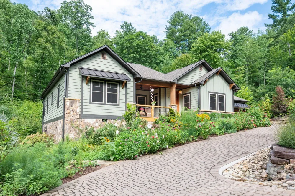 18 Hawks Pointe Lane Weaverville, NC 28787