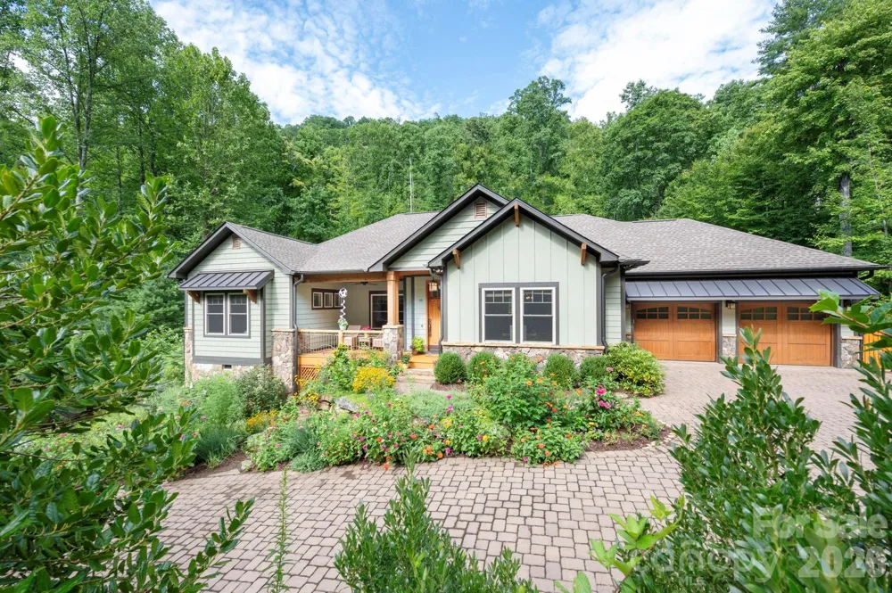 18 Hawks Pointe Lane Weaverville, NC 28787
