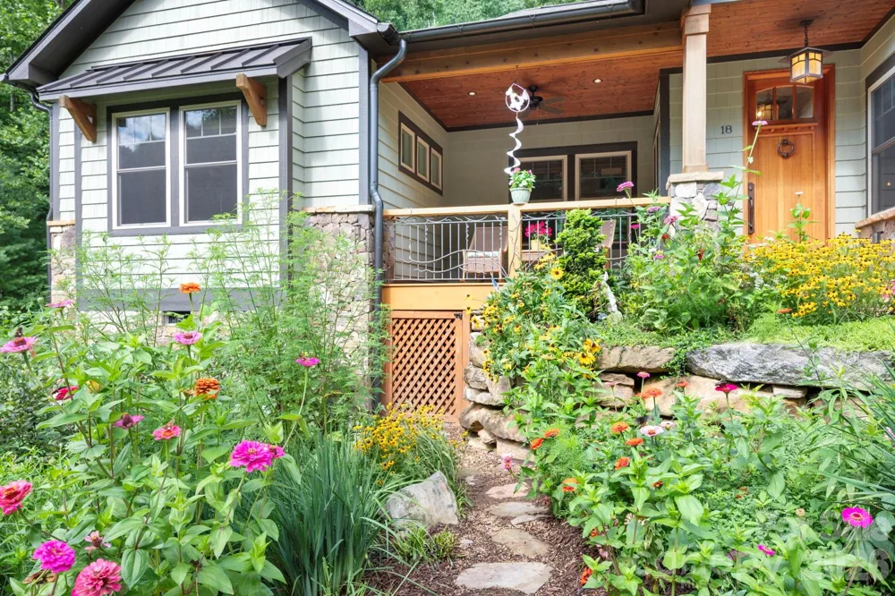 18 Hawks Pointe Lane Weaverville, NC 28787