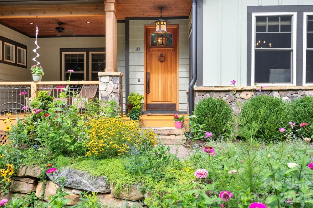 18 Hawks Pointe Lane Weaverville, NC 28787