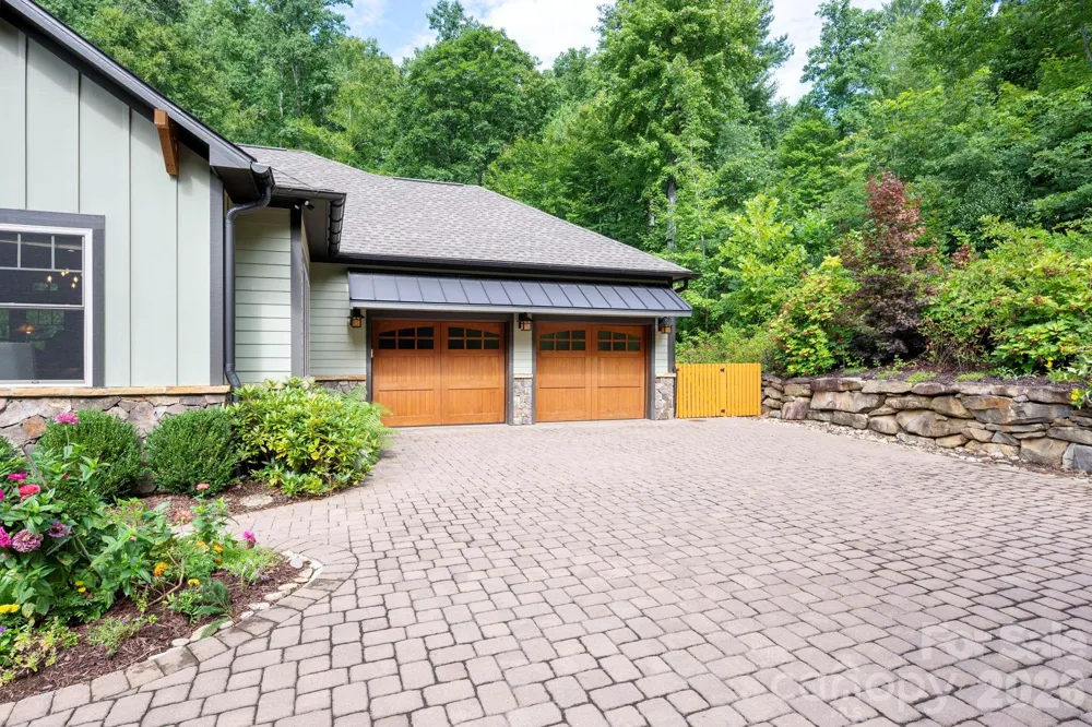 18 Hawks Pointe Lane Weaverville, NC 28787
