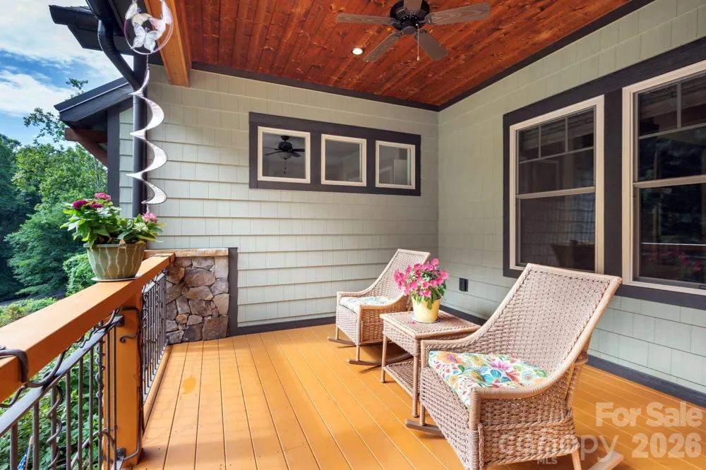 18 Hawks Pointe Lane Weaverville, NC 28787
