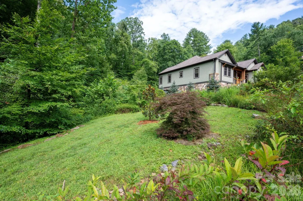 18 Hawks Pointe Lane Weaverville, NC 28787
