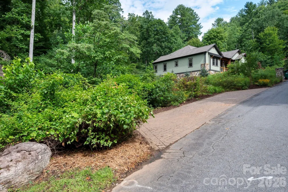 18 Hawks Pointe Lane Weaverville, NC 28787