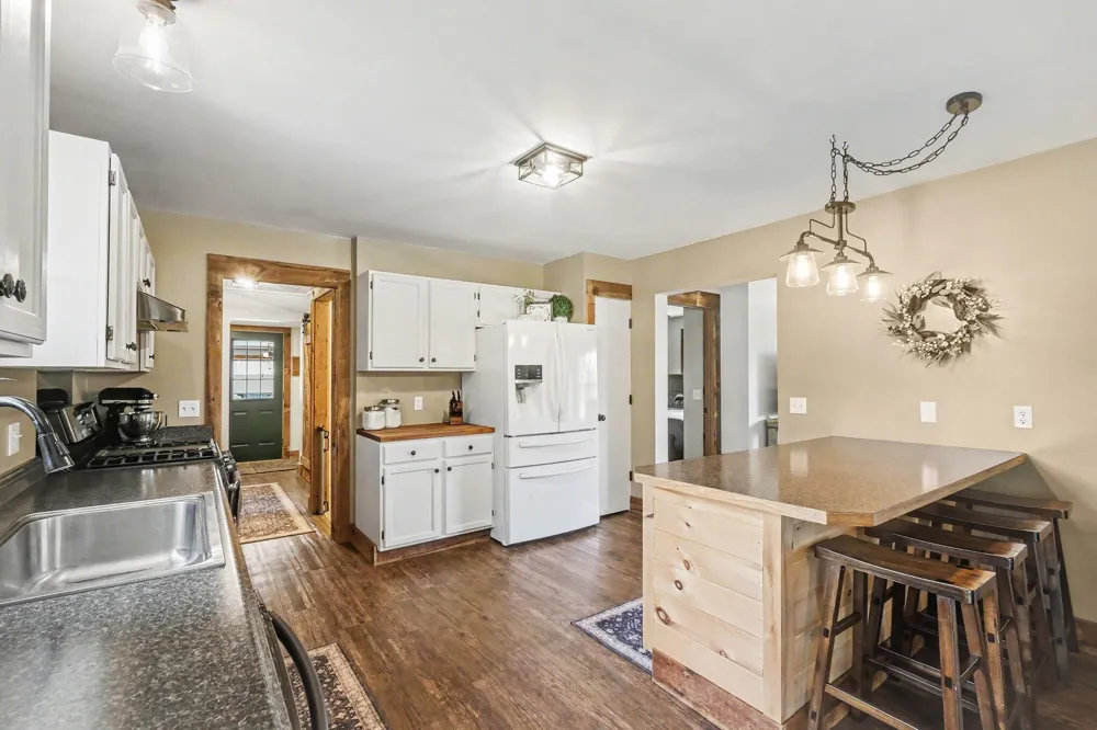 10320 Lincoln Lake Avenue NE Greenville, MI 48838