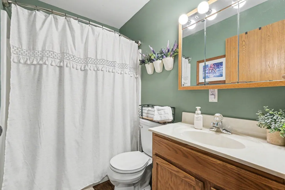10320 Lincoln Lake Avenue NE Greenville, MI 48838