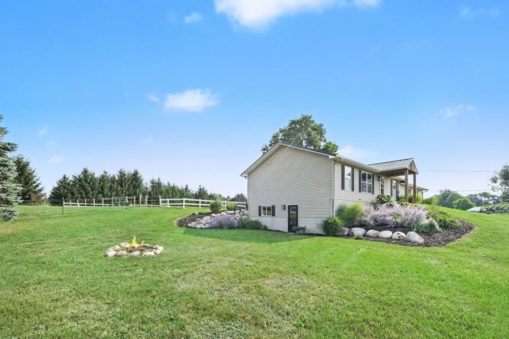 10320 Lincoln Lake Avenue NE Greenville, MI 48838