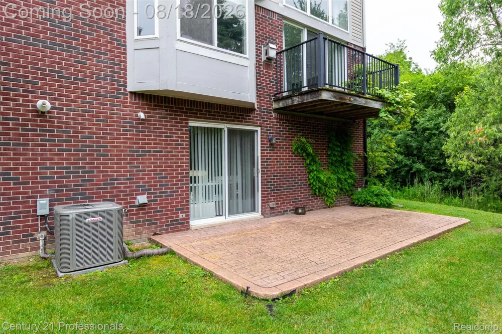 757 Sandalwood Drive Troy City, MI 48085