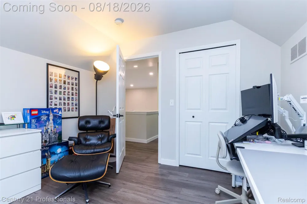 757 Sandalwood Drive Troy City, MI 48085