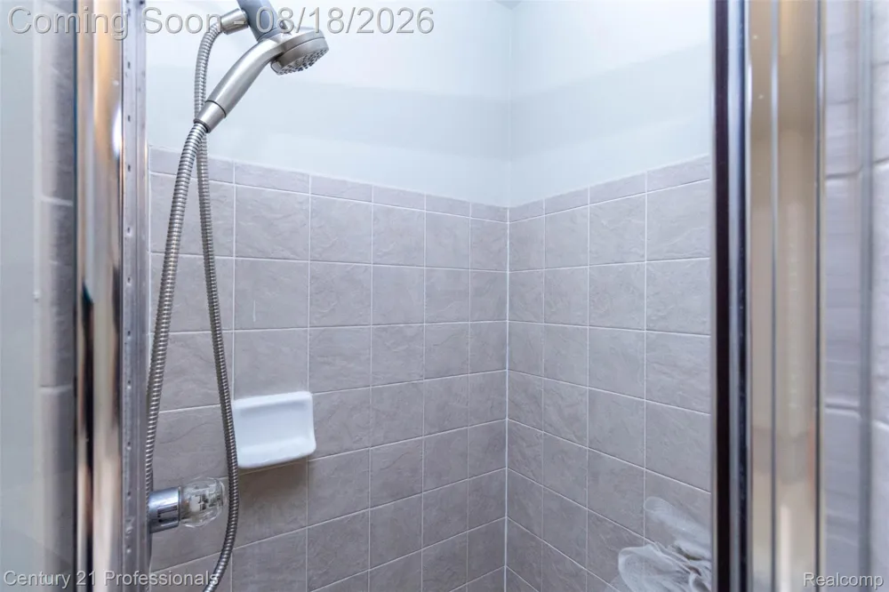 757 Sandalwood Drive Troy City, MI 48085