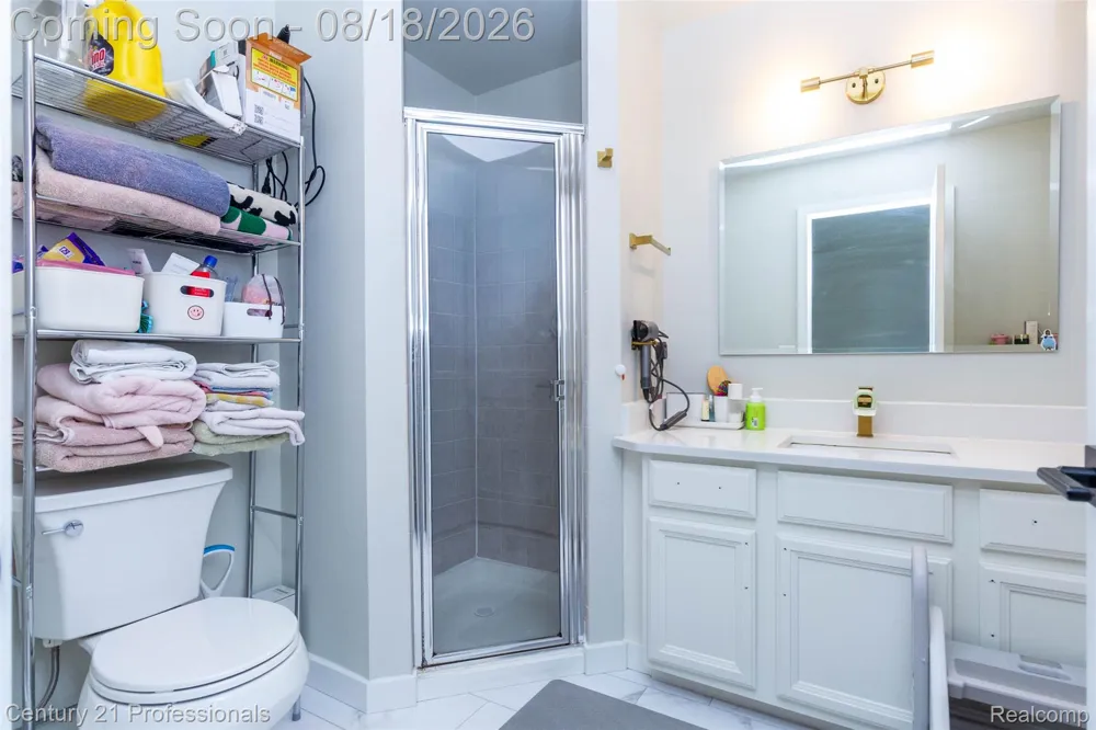 757 Sandalwood Drive Troy City, MI 48085
