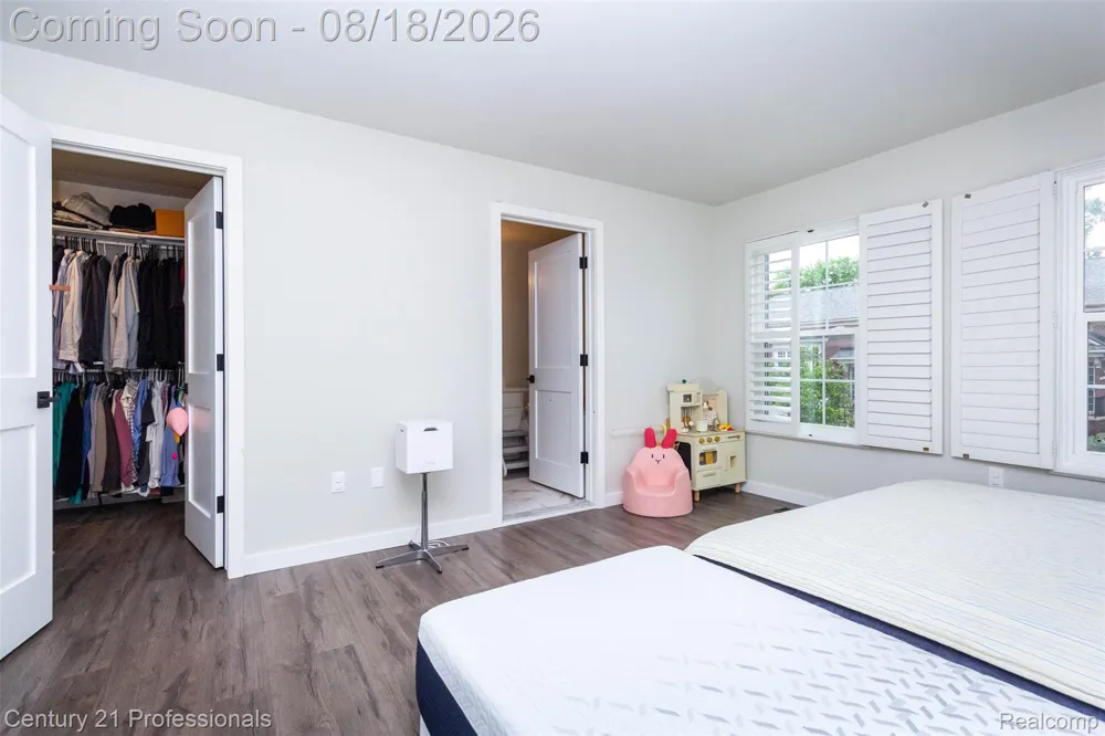 757 Sandalwood Drive Troy City, MI 48085