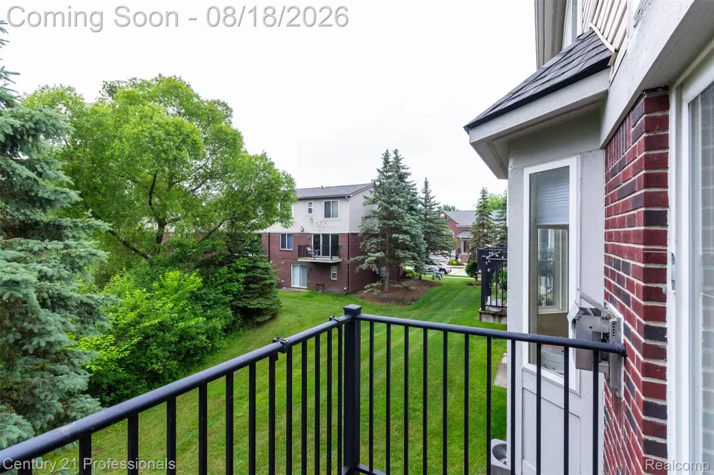 757 Sandalwood Drive Troy City, MI 48085