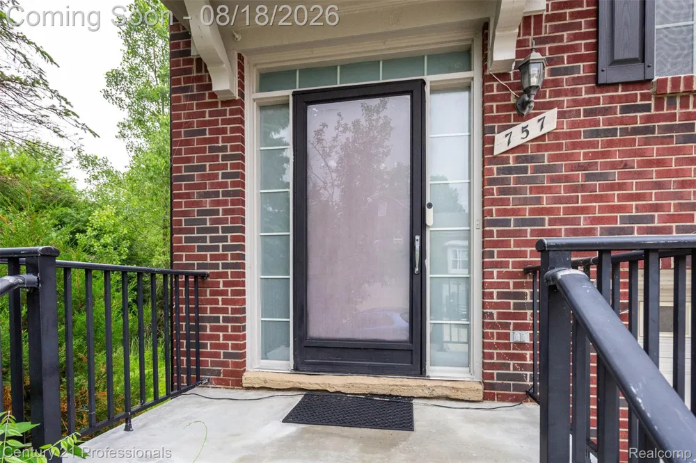 757 Sandalwood Drive Troy City, MI 48085